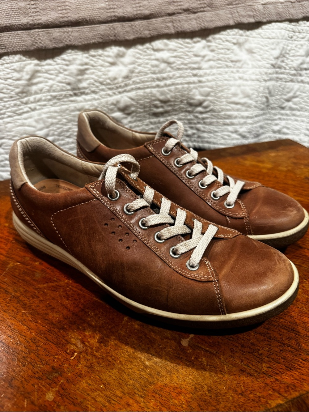 Women’s Ecco Leather Casual Lace-Up Sneakers 40